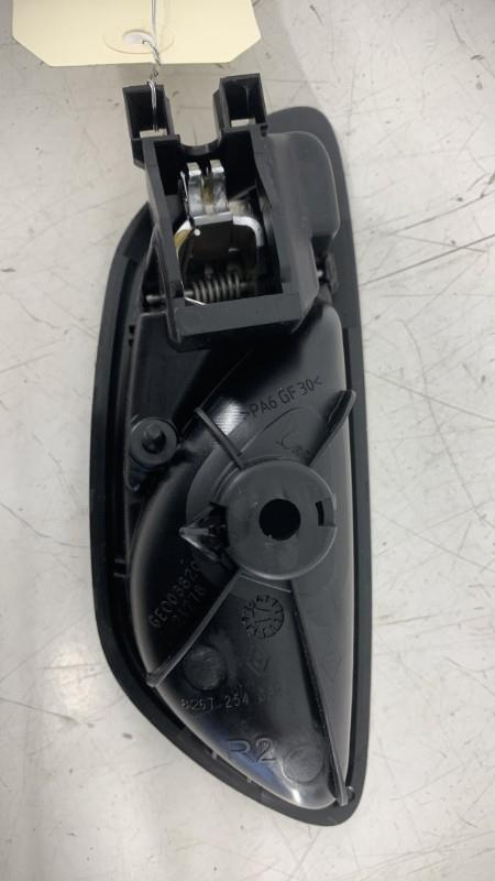 Poignee interieur avant droit RENAULT MEGANE 4 PHASE 1 BREAK Essence - 1