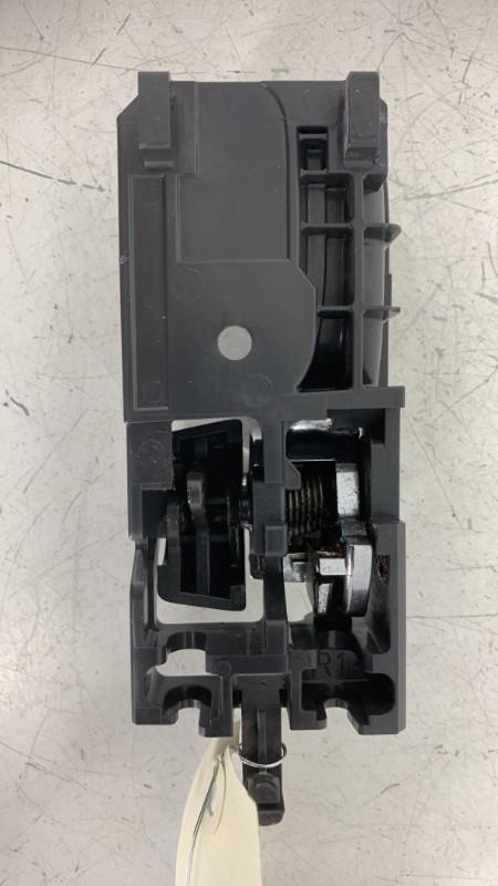 Poignee interieur avant droit SUZUKI SWIFT 3 Essence - 1