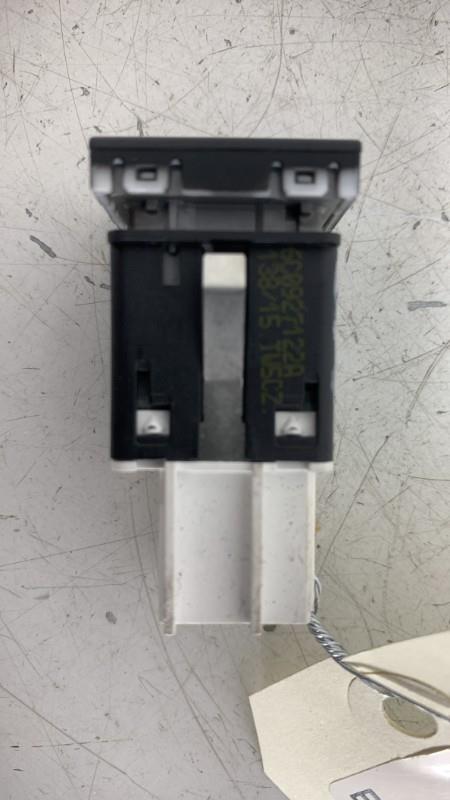 Bouton/Interrupteur VOLKSWAGEN POLO 5 PHASE 2 Essence - 1