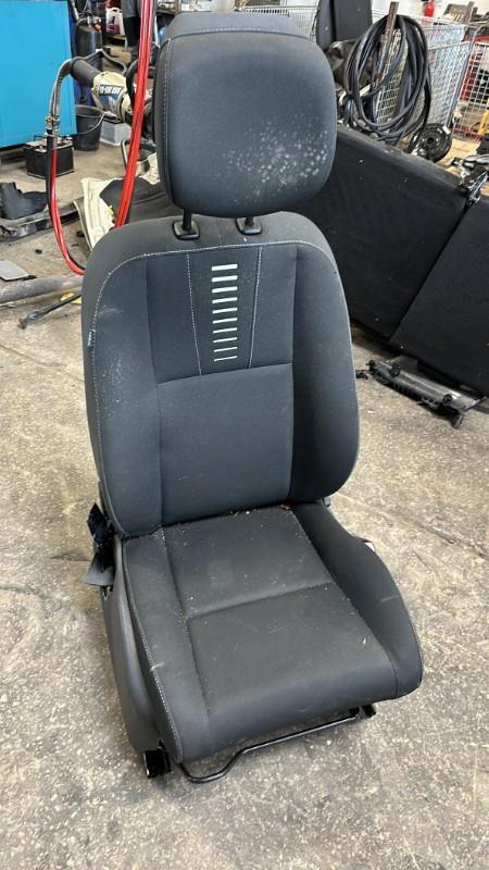 Siege avant droit RENAULT MEGANE 3 PHASE 1 Diesel - 1