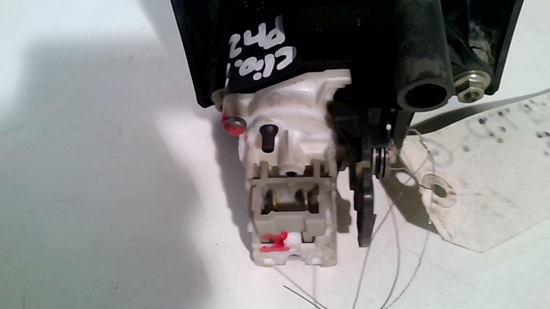 Bouton de coffre RENAULT CLIO 2 PHASE 2  - 1