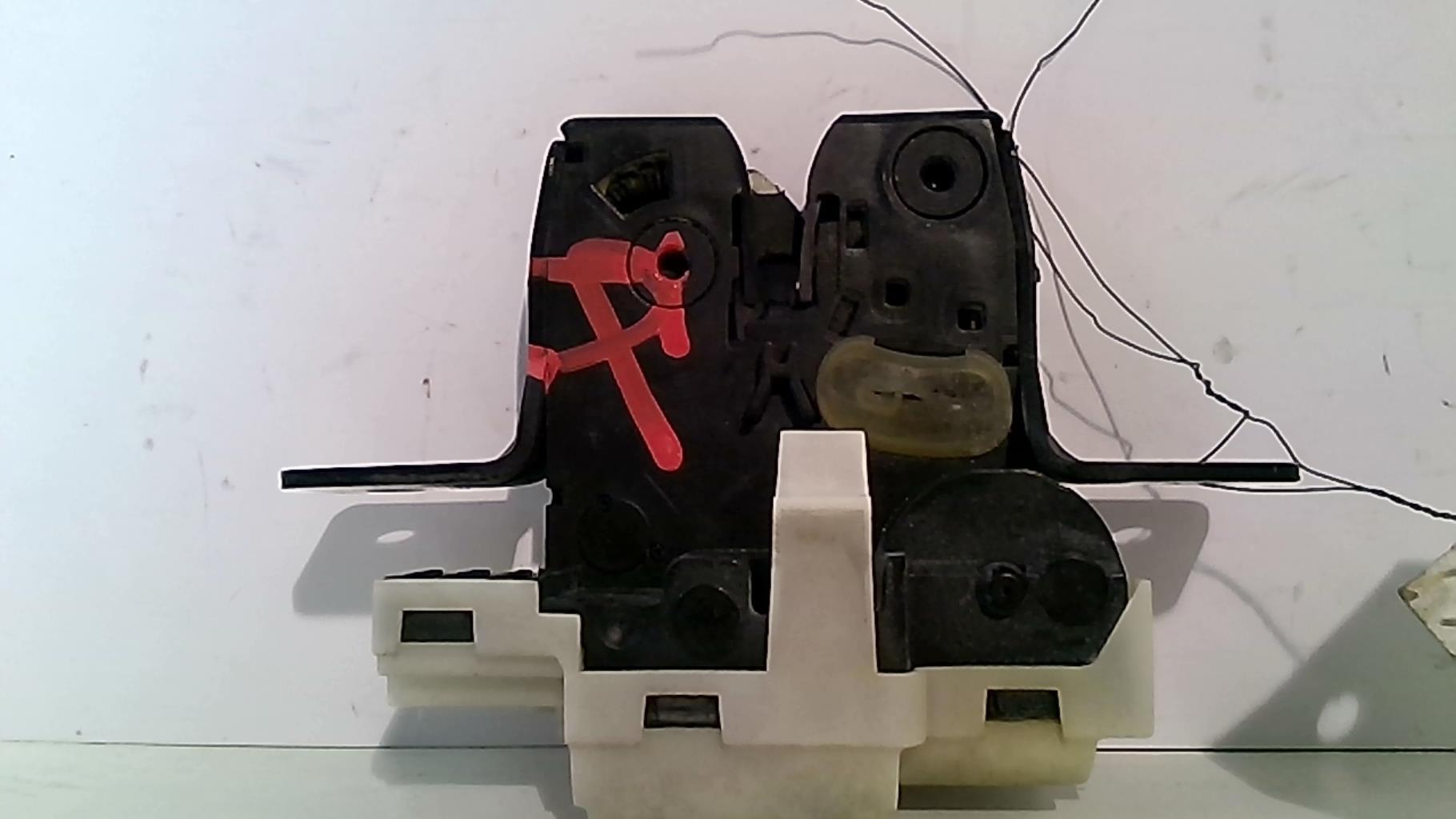 Serrure de hayon RENAULT CLIO 3 PHASE 1 Diesel - 1