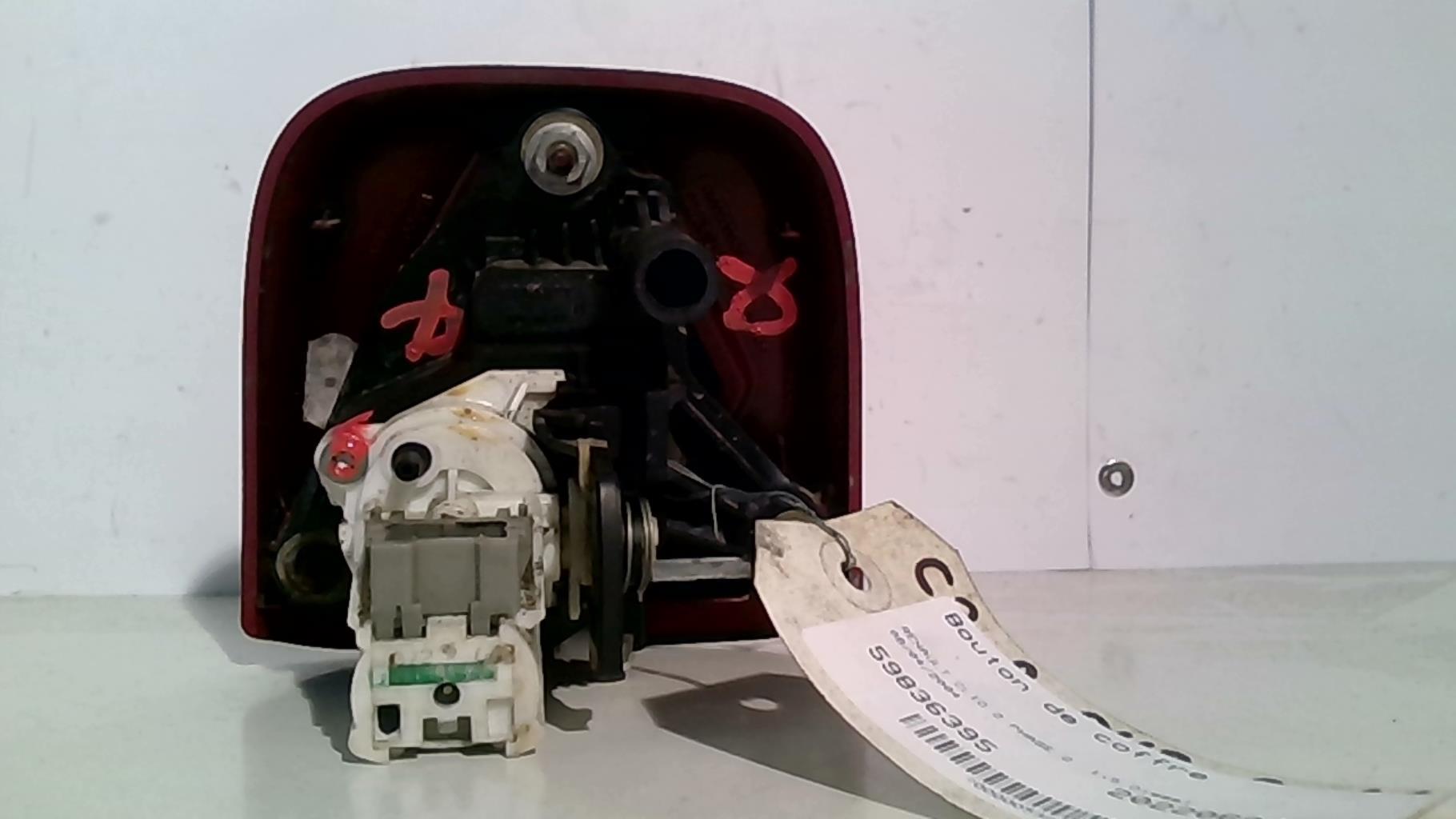 Bouton de coffre RENAULT CLIO 2 PHASE 2 Diesel - 1