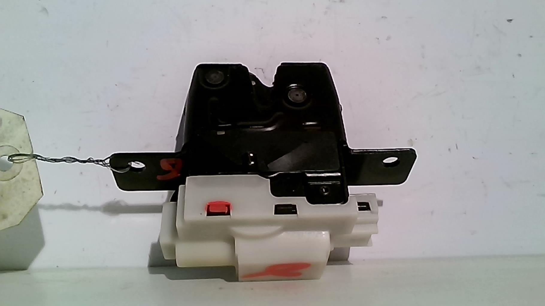 Serrure de hayon RENAULT CLIO 3 PHASE 1 Diesel - 1