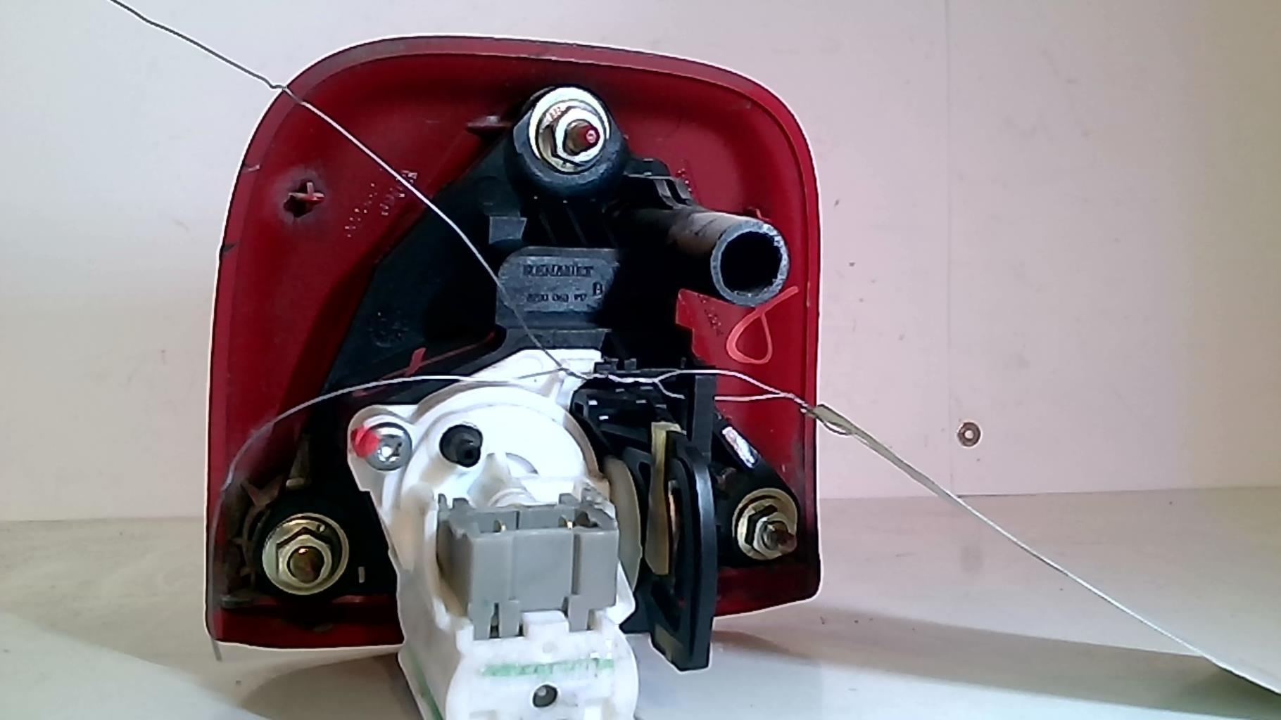Bouton de coffre RENAULT CLIO 2 PHASE 2 Diesel - 1