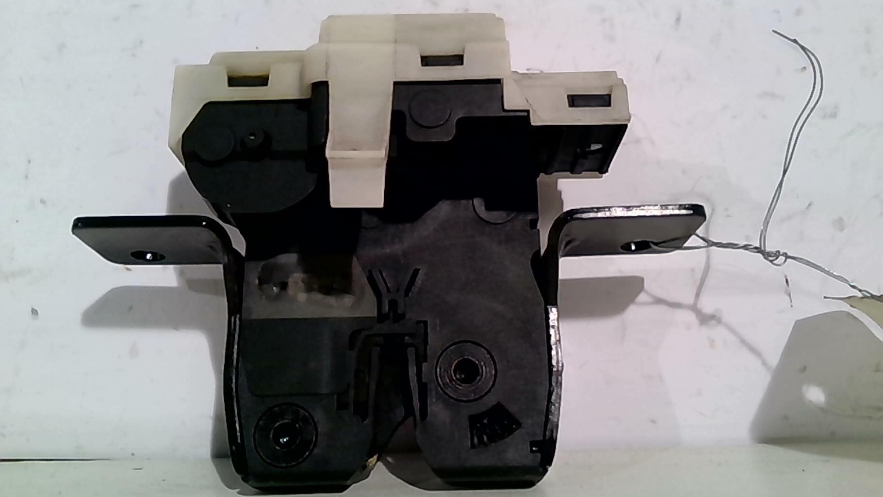 Serrure de hayon RENAULT SCENIC 2 PHASE 2 Diesel - 1