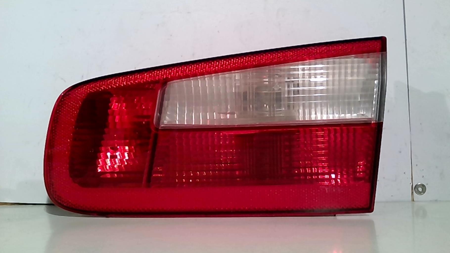 Feu arriere secondaire droit (feux) RENAULT LAGUNA 2 PHASE 1 Diesel - 1