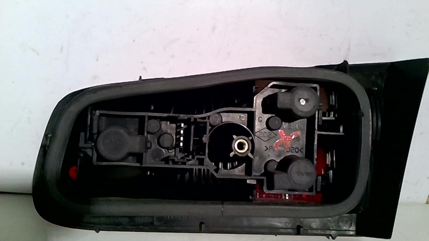 Feu arriere secondaire gauche (feux) RENAULT LAGUNA 2 PHASE 1 Diesel - 1
