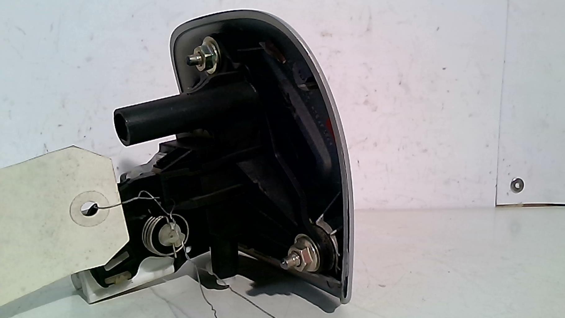 Bouton de coffre RENAULT CLIO 2 PHASE 2 Essence - 1