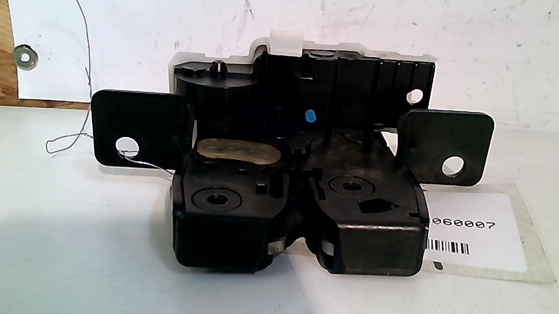 Serrure de hayon RENAULT CLIO 3 PHASE 1 Diesel - 1