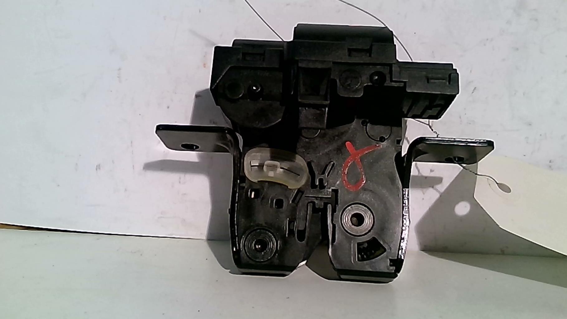 Serrure de hayon RENAULT CLIO 3 PHASE 1 Diesel - 1