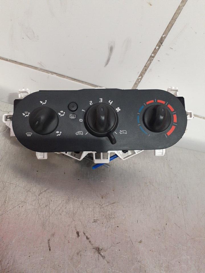 Commande chauffage RENAULT TWINGO 2 PHASE 1 Essence - 1