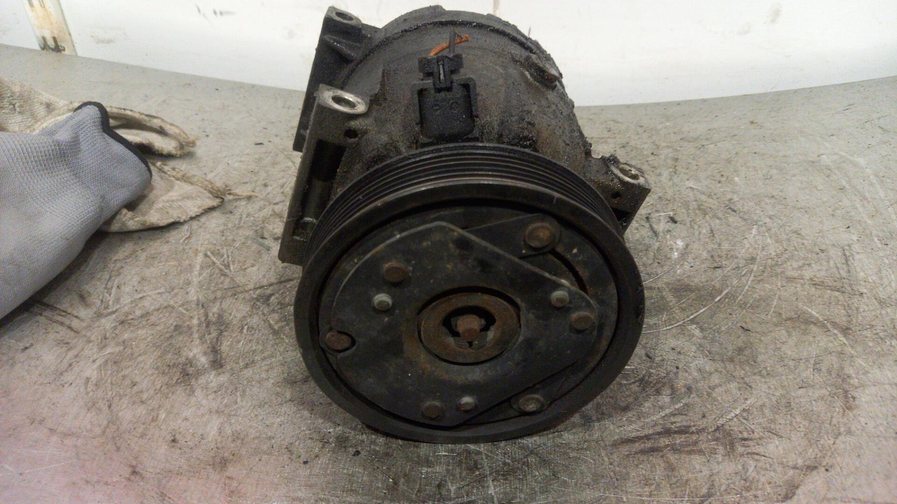 Compresseur clim RENAULT MEGANE 1 BREAK Essence - 1