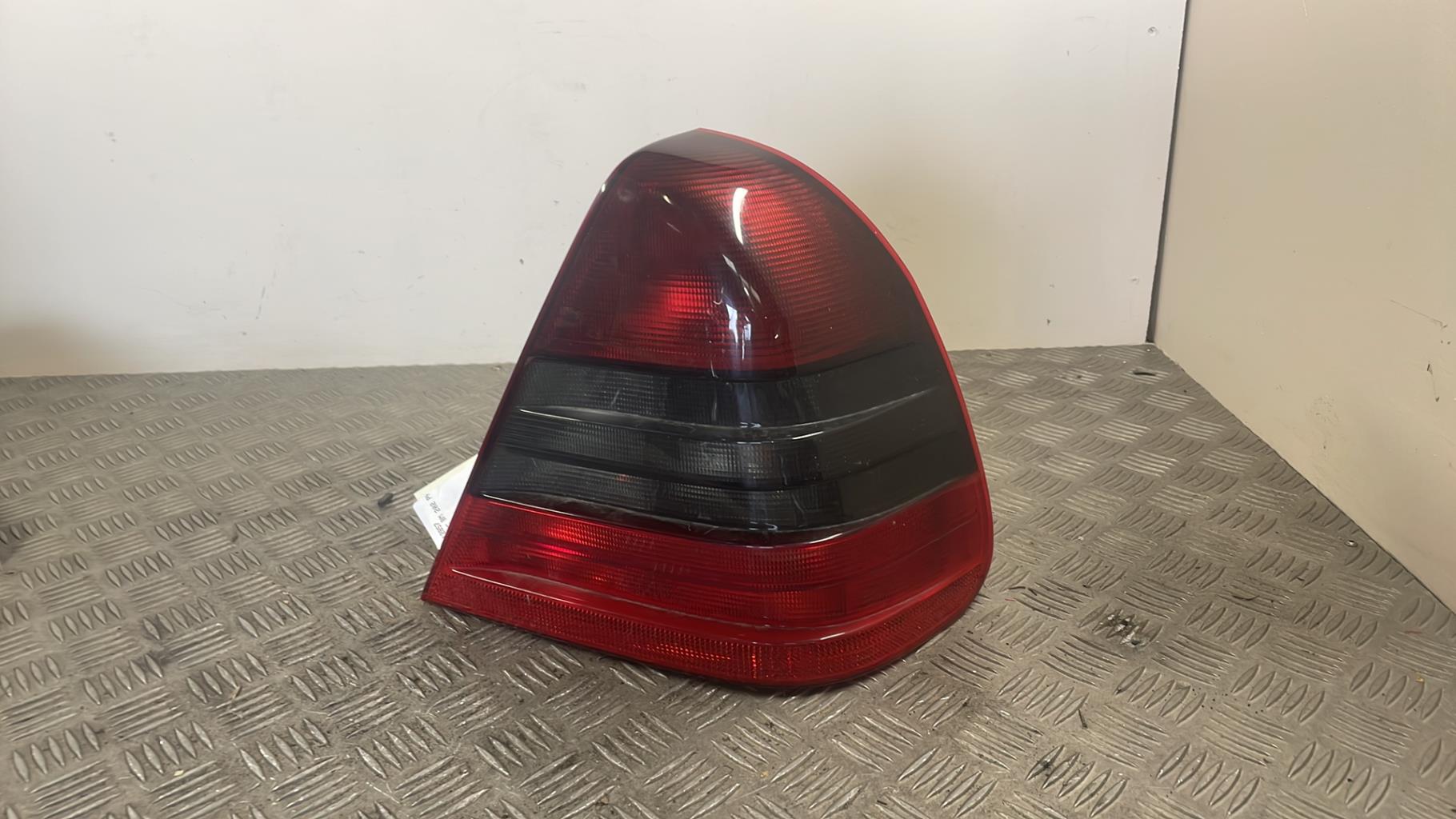 Fanale posteriore principale destro (luci) MERCEDES CLASSE C 202 PHASE 2 Diésel - 1