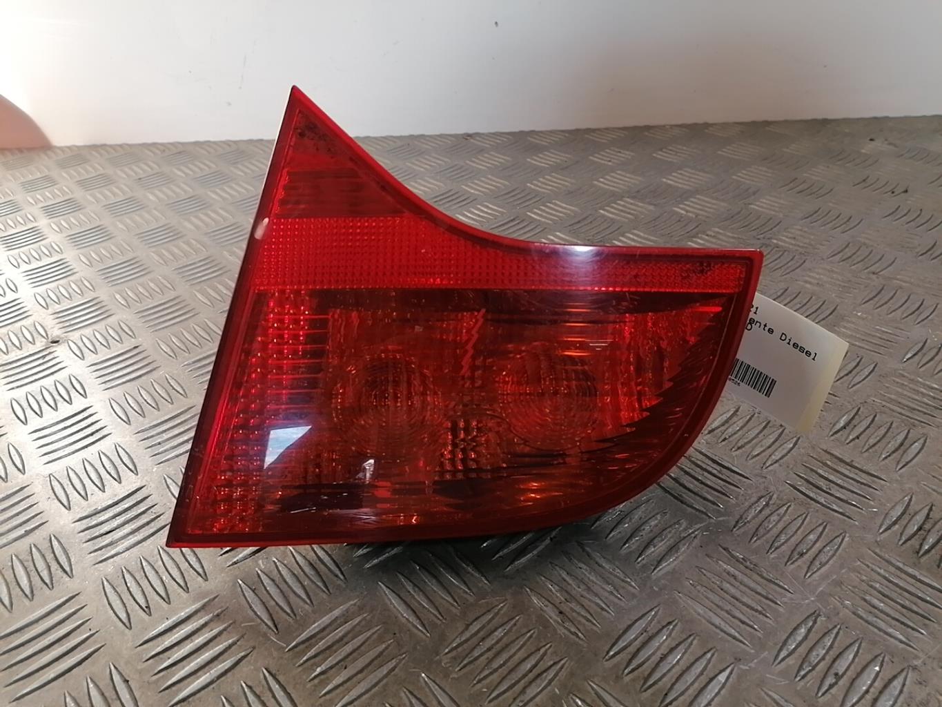 Feu arriere secondaire droit (feux) AUDI A4 2 AVANT PHASE 2 BREAK Diesel - 1