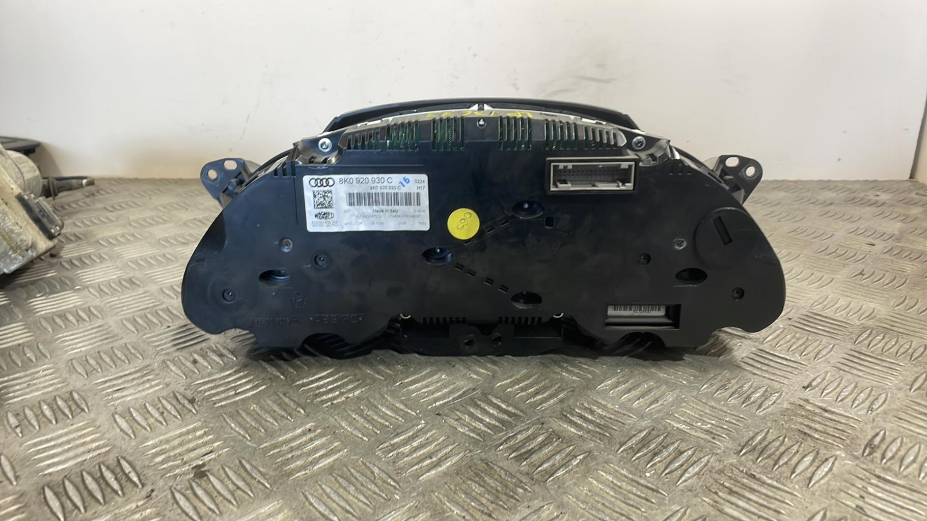 Compteur AUDI A4 3 AVANT PHASE 1 BREAK Diesel - 1