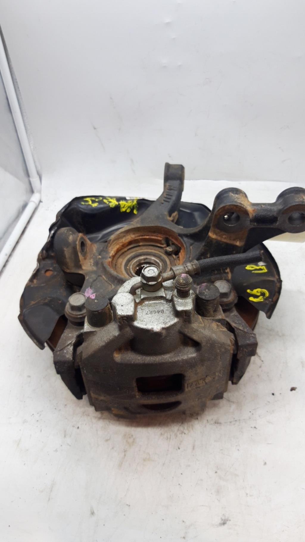 Fusee avant gauche TOYOTA YARIS 3 PHASE 2 Essence - 1