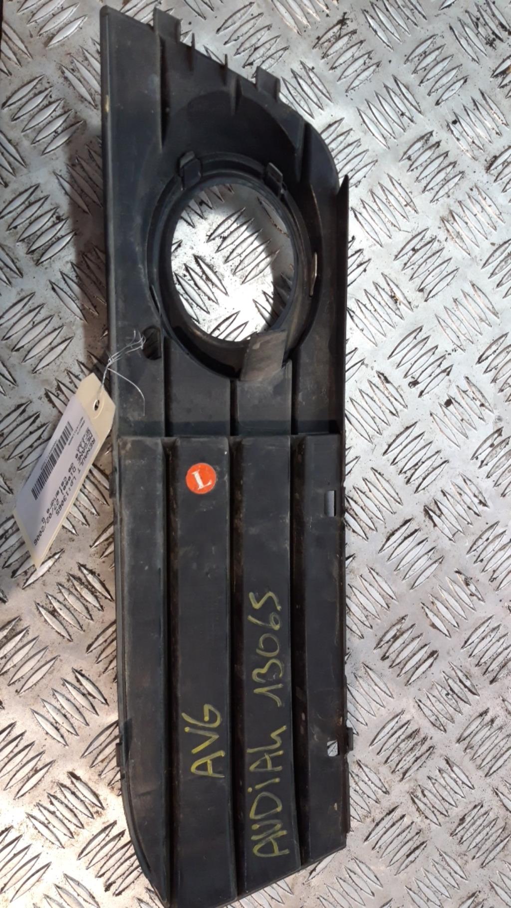Grille de calandre gauche RENAULT SCENIC 2 PHASE 1 Diesel - 1