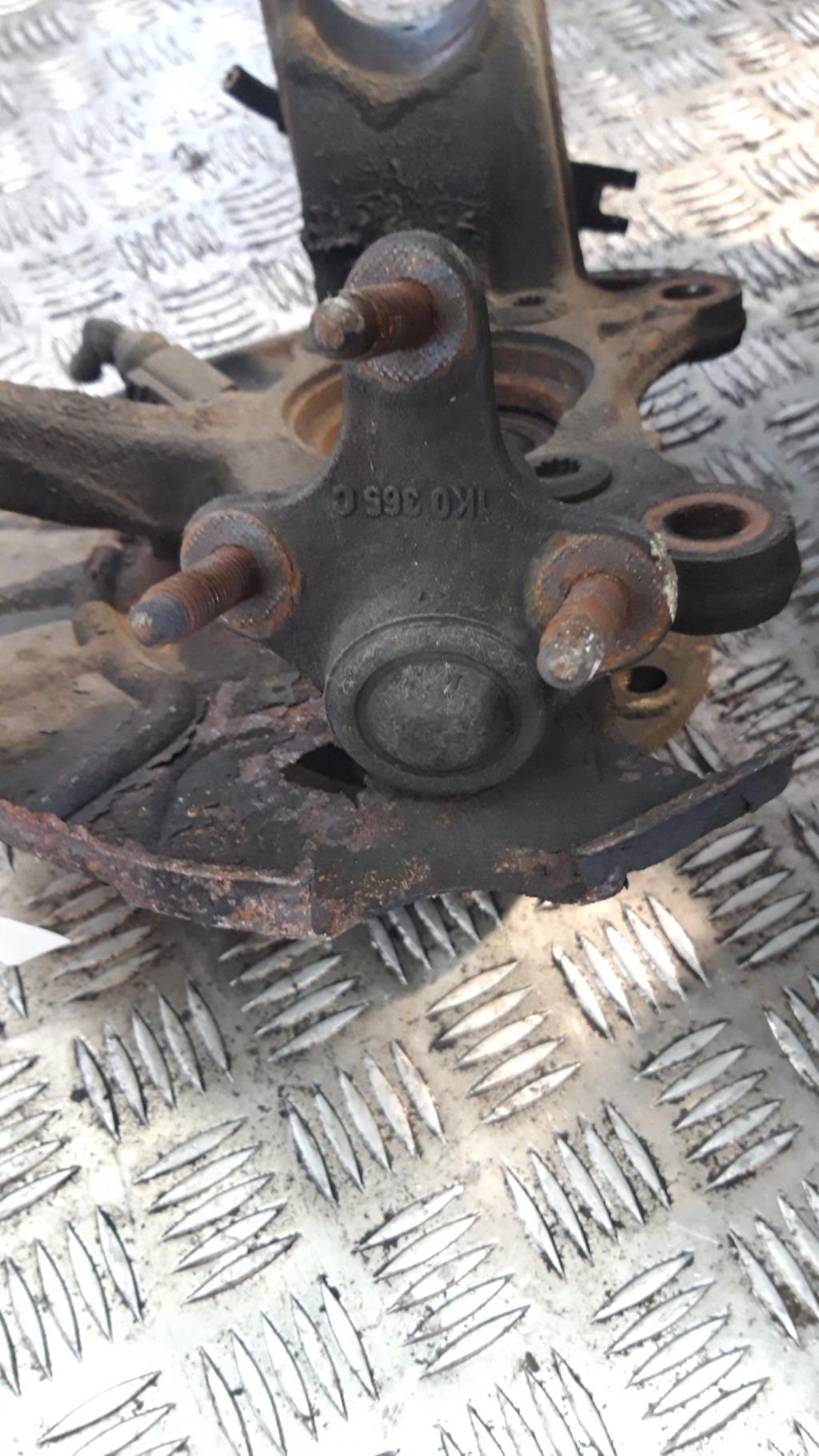 Mozzo anteriore sinistro VOLKSWAGEN GOLF 5 Gasolina - 1