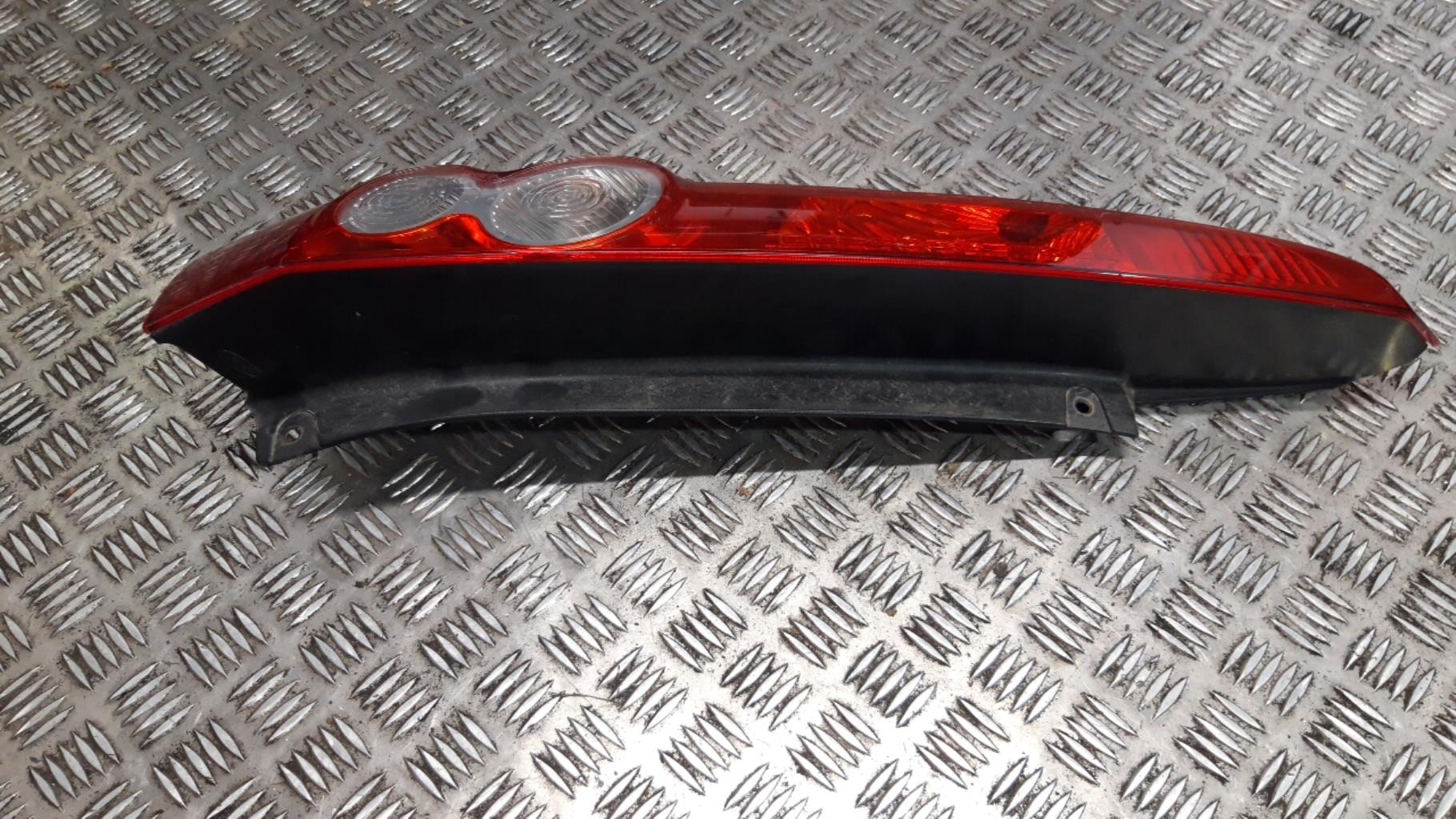 Fanale posteriore principale destro (luci) FORD FIESTA 5 PHASE 2 Gasolina - 1