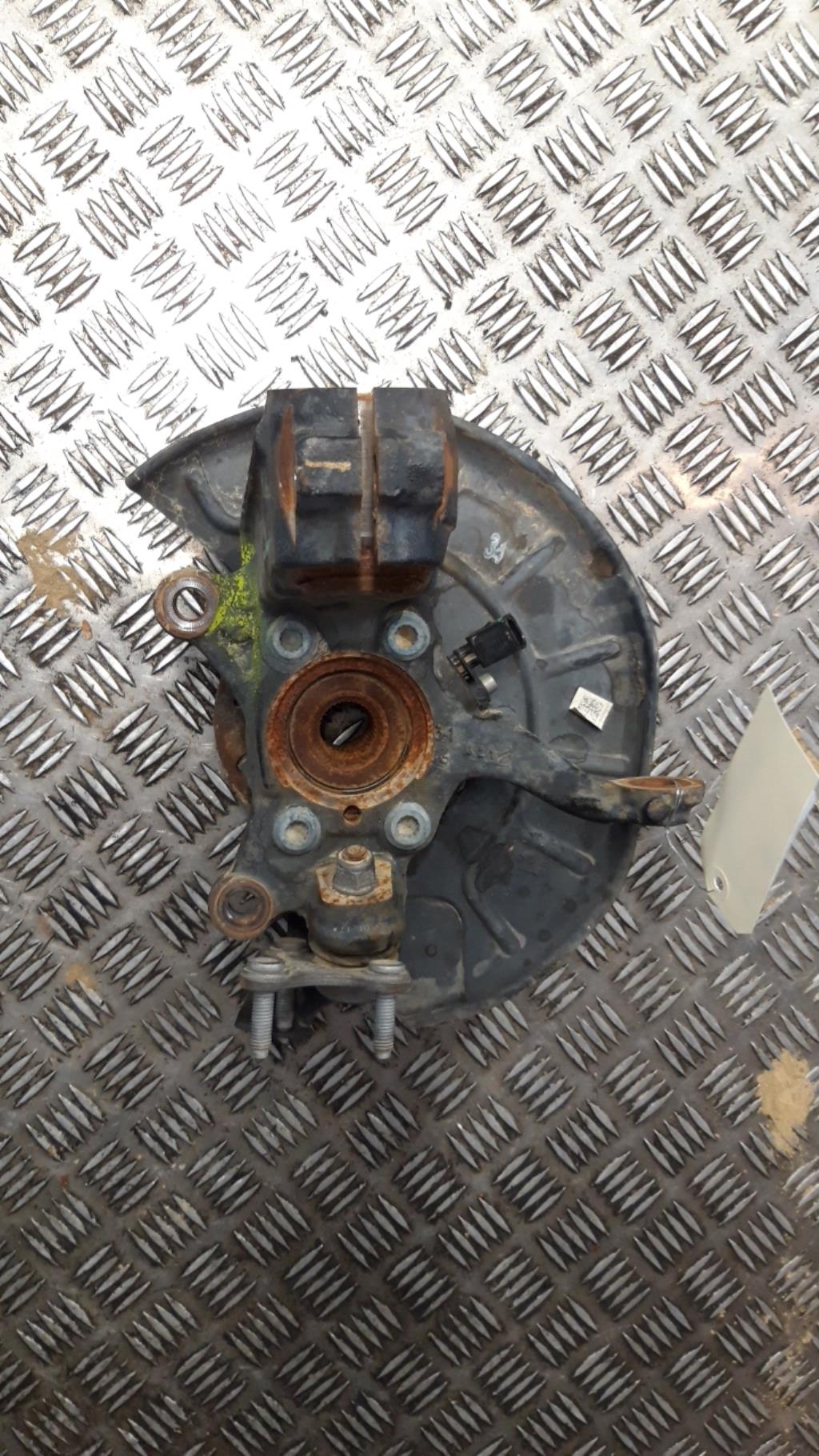 Fusee avant droit AUDI Q3 1 PHASE 2 Diesel - 1
