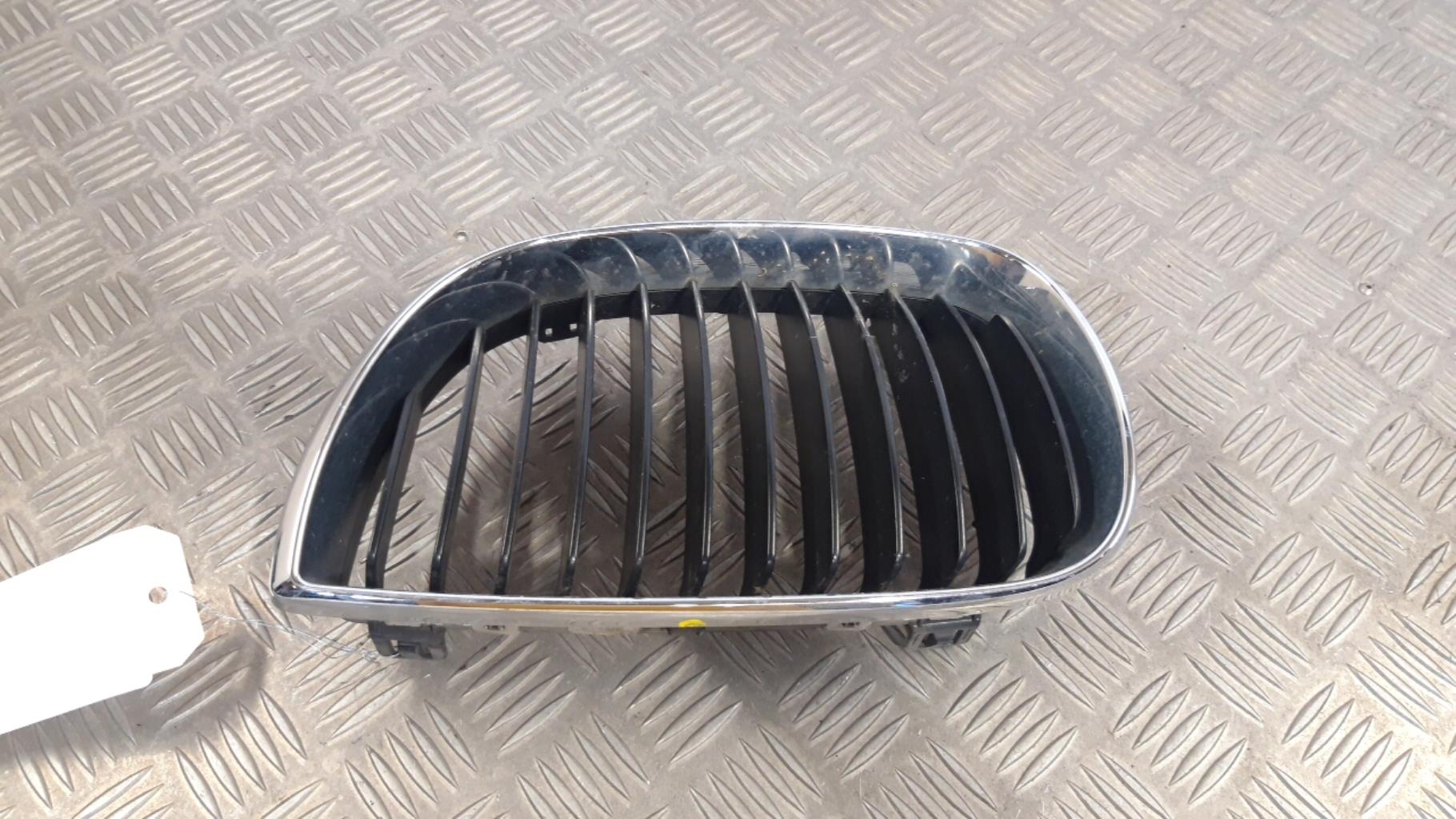 Calandre gauche BMW SERIE 1 E87 PHASE 1 Diesel - 1