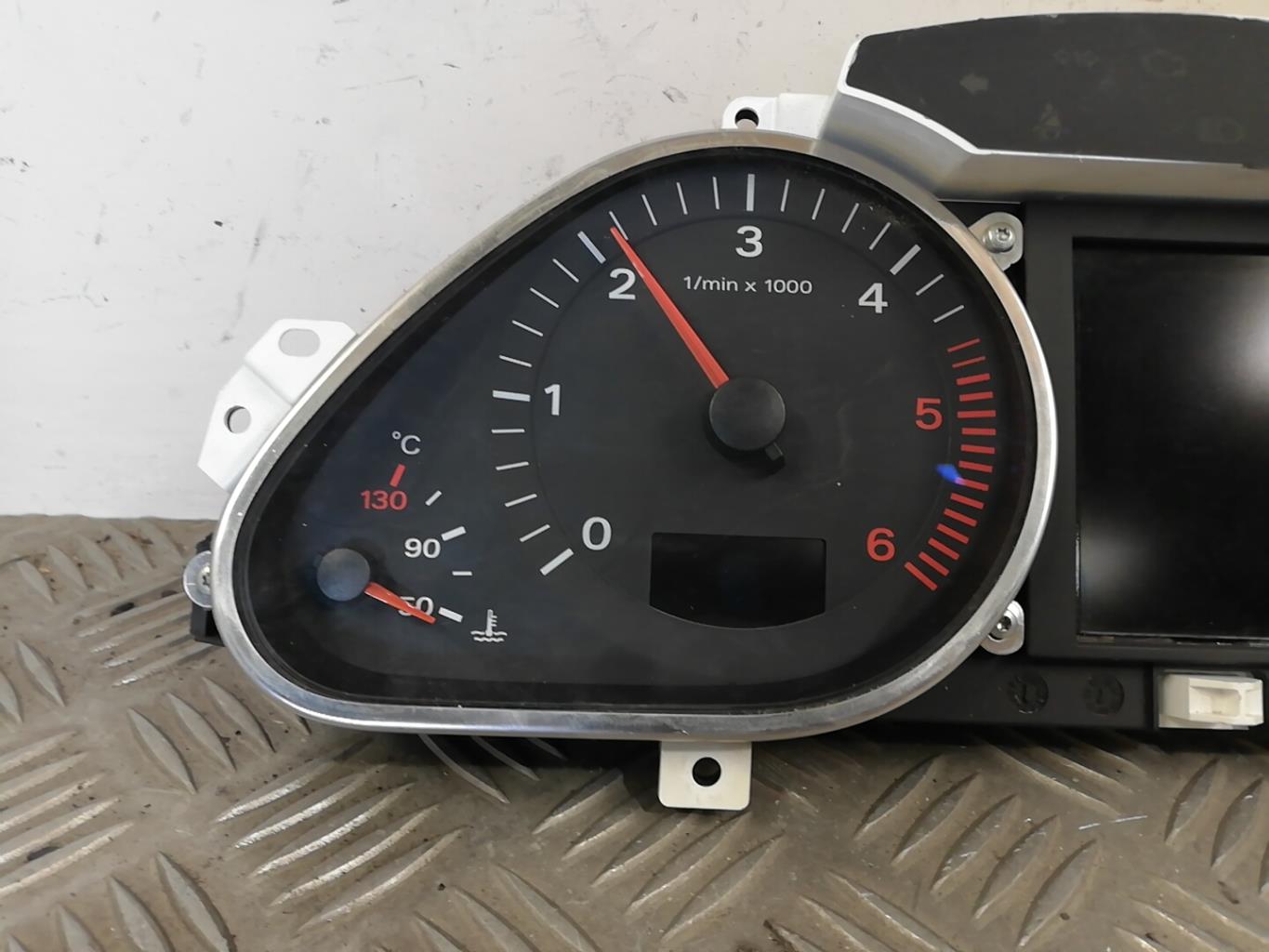 Compteur AUDI A6 3 AVANT PHASE 1 BREAK Diesel - 1