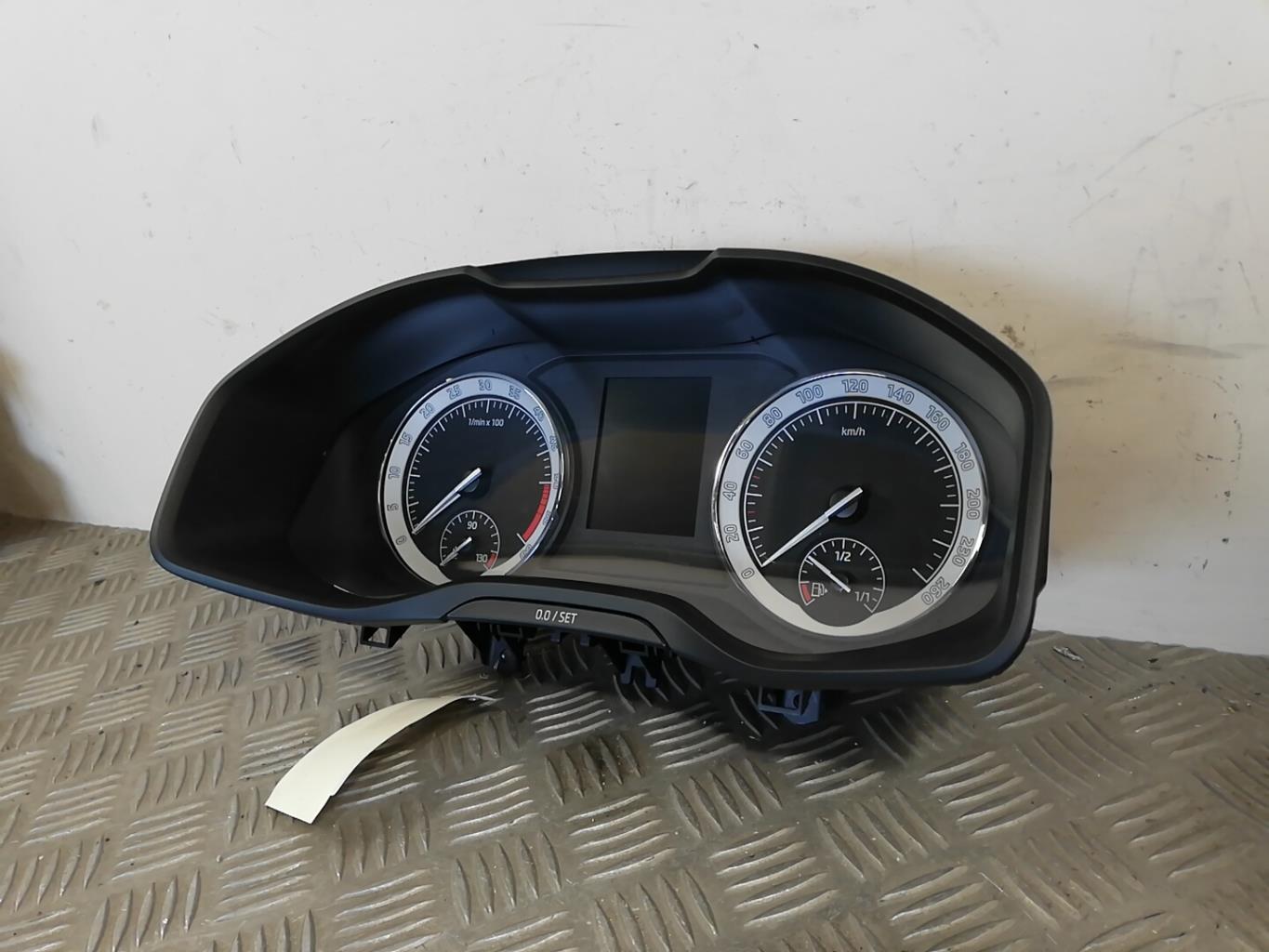Compteur SKODA KAROQ PHASE 1 Diesel - 1
