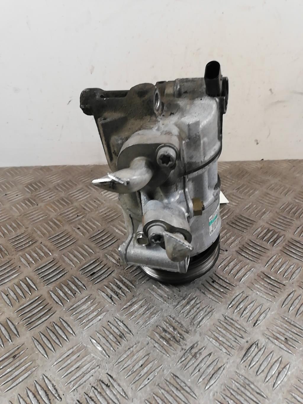 Compresseur clim VOLKSWAGEN GOLF 6 Diesel - 1