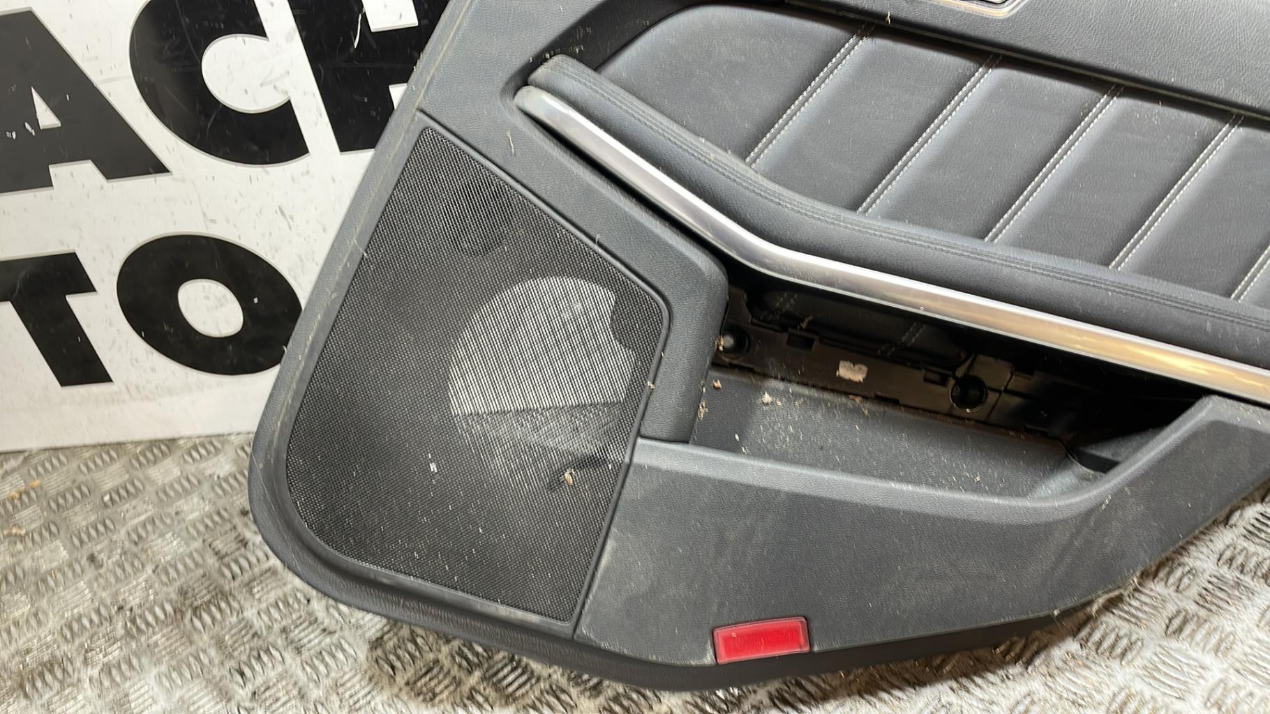 Pannello portiera posteriore destro MERCEDES CLASSE E 212 PHASE 1 Diésel - 1