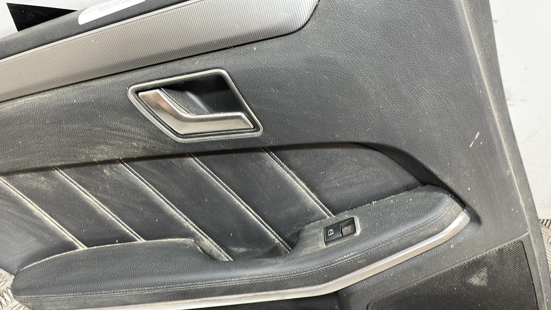Pannello portiera posteriore sinistro MERCEDES CLASSE E 212 PHASE 1 Diésel - 1