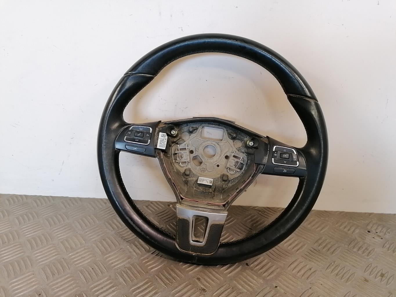Volant VOLKSWAGEN PASSAT 6 BREAK Diesel - 1