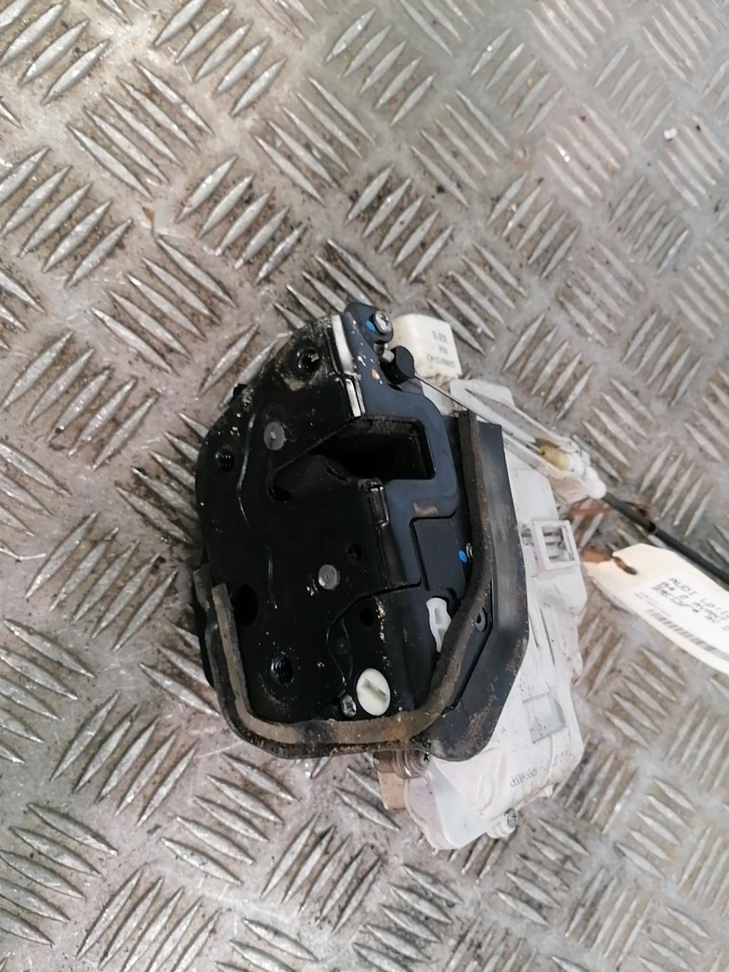 Serrure avant droit AUDI A4 2 AVANT PHASE 2 BREAK Diesel - 1