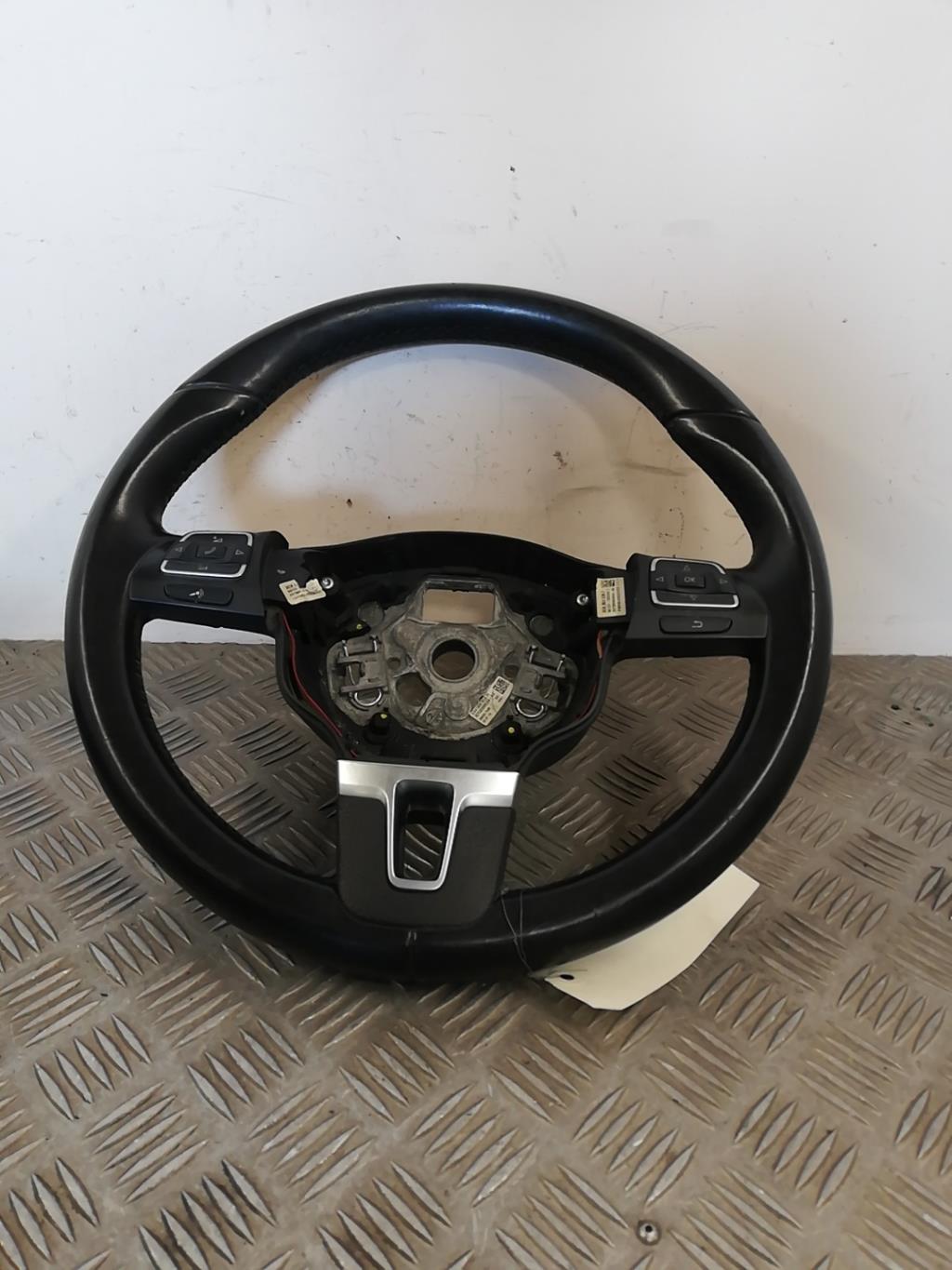 Volant VOLKSWAGEN PASSAT 6 BREAK Diesel - 1