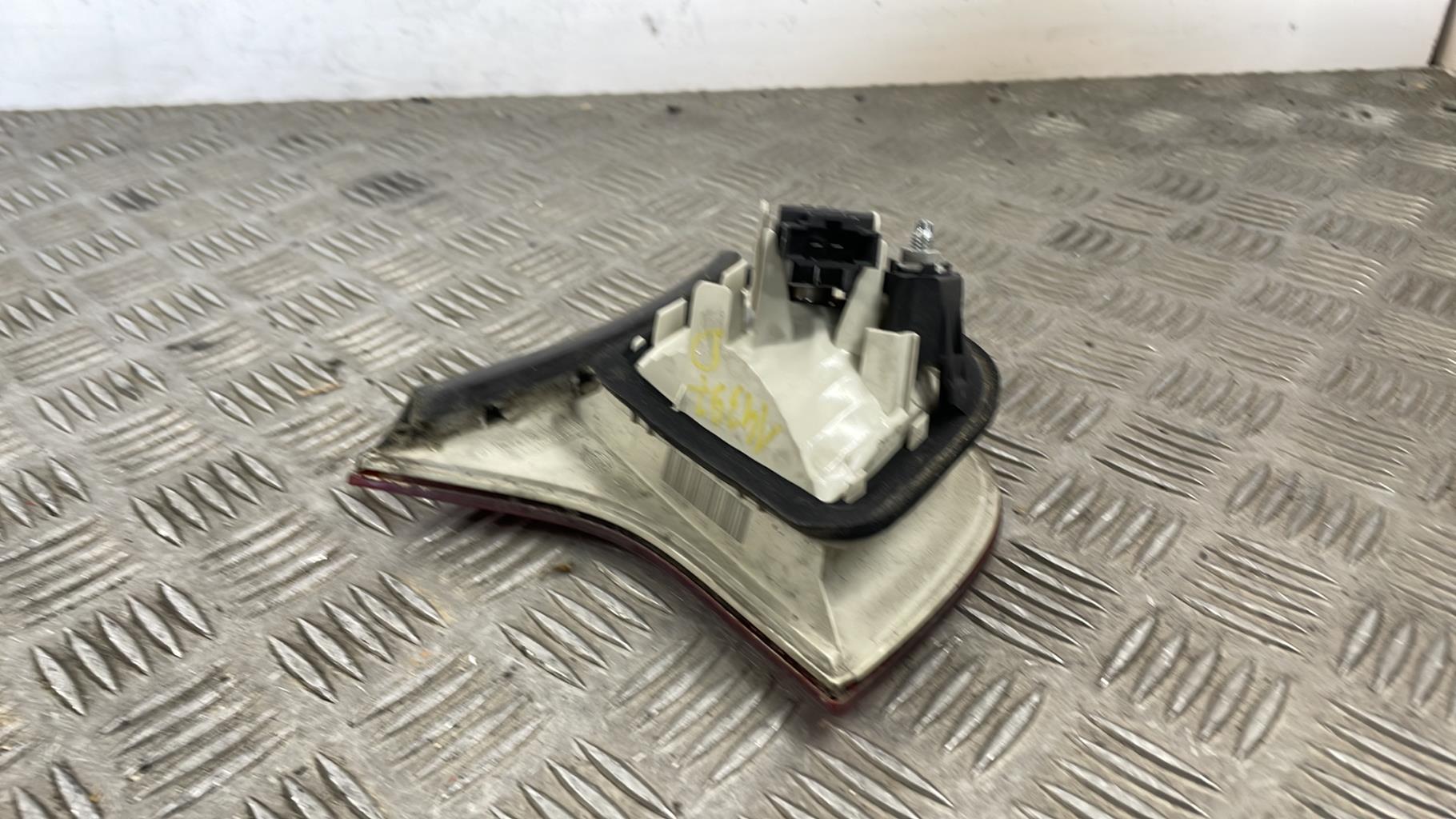 Feu arriere secondaire droit (feux) AUDI A4 2 PHASE 1 Diesel - 1