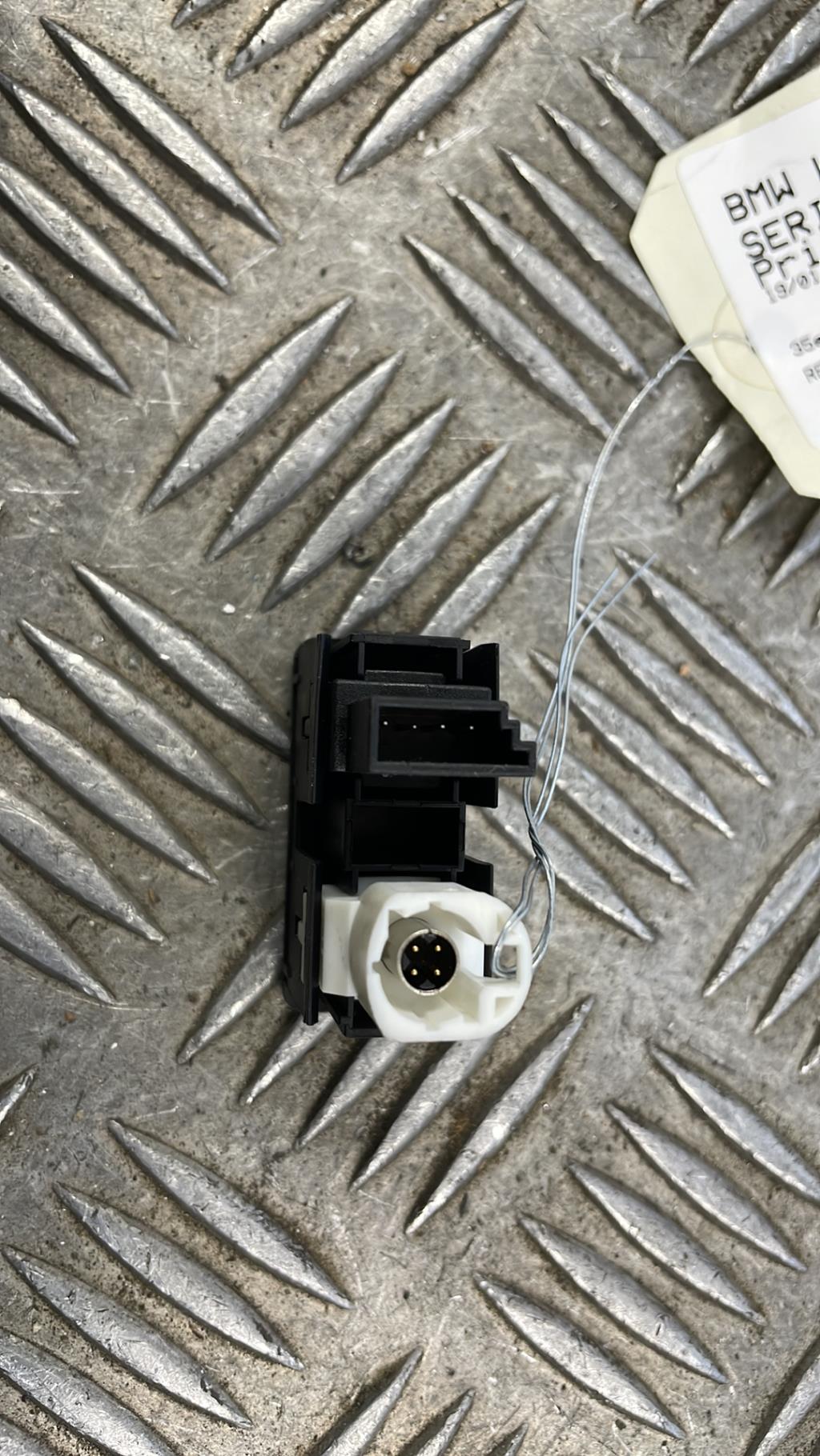 Presa porta USB BMW SERIE 1 F20 PHASE 2 Diésel - 1