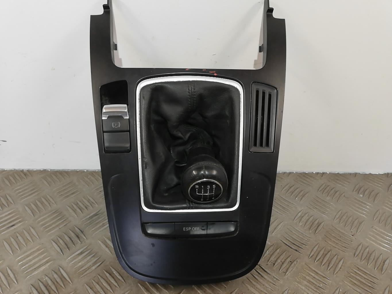 Console central (interieur plastique) AUDI A4 3 PHASE 1 Diesel - 1