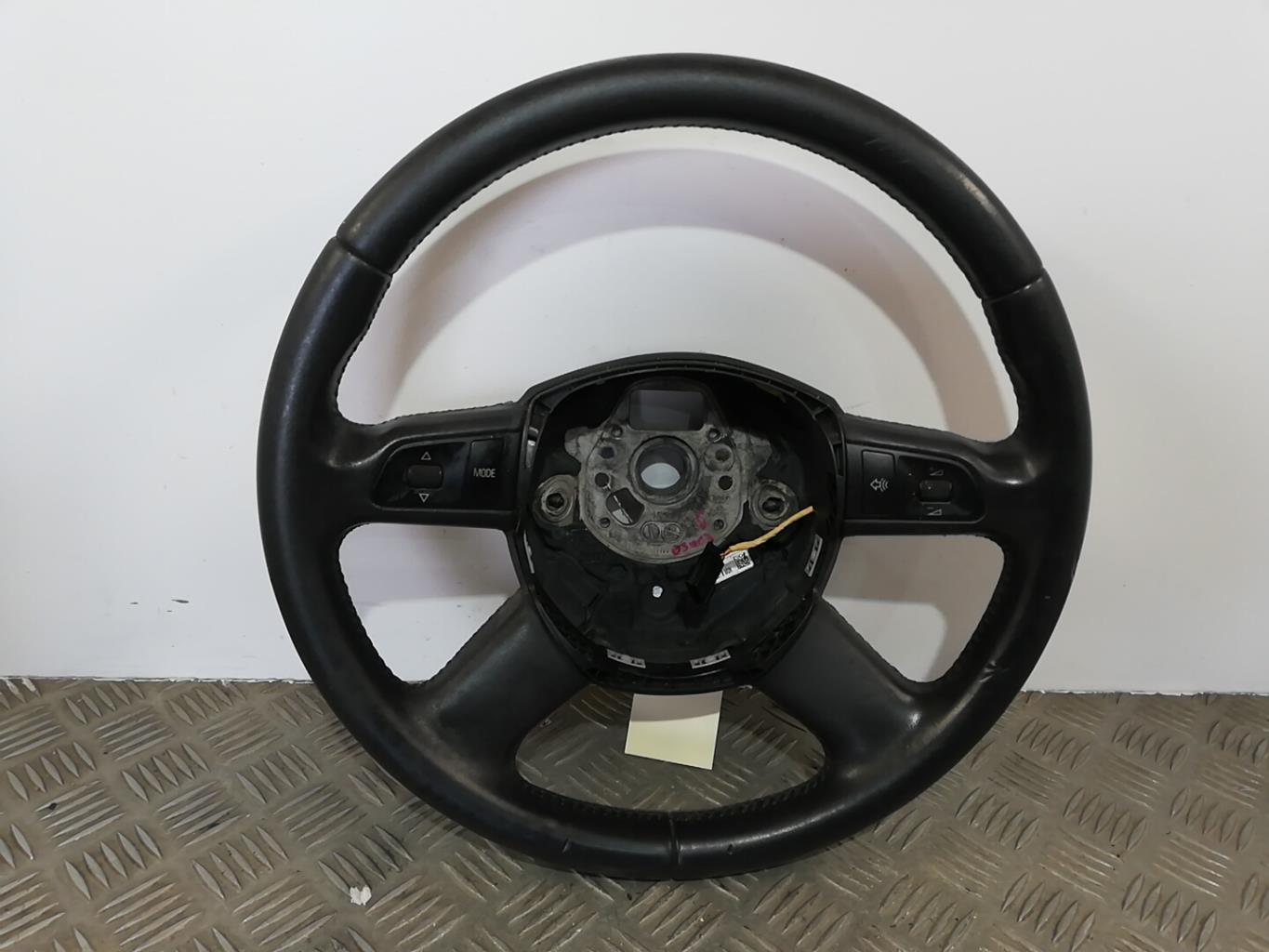 Volant AUDI A4 3 PHASE 1 Diesel - 1