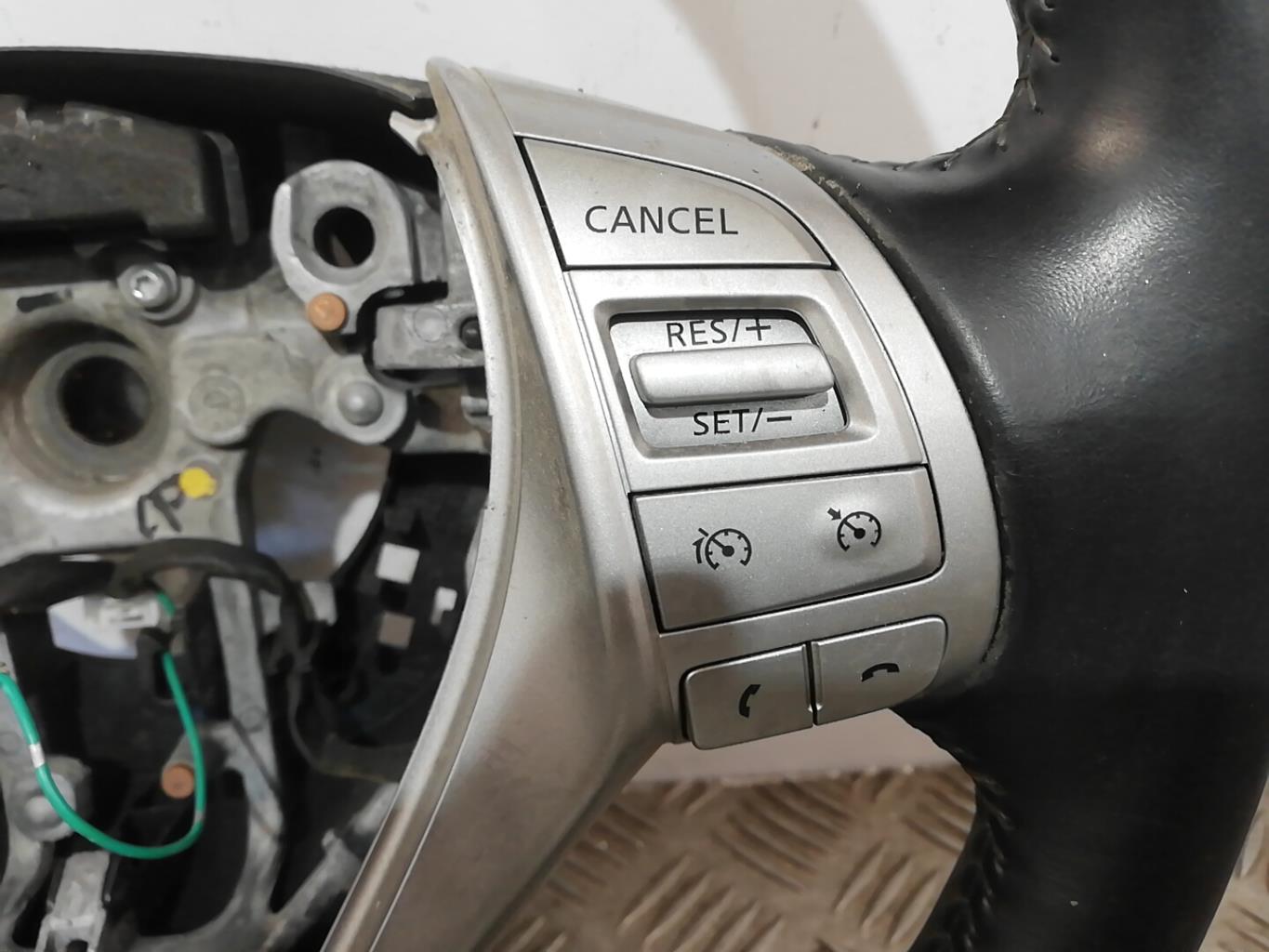 Volant NISSAN PULSAR Diesel - 1