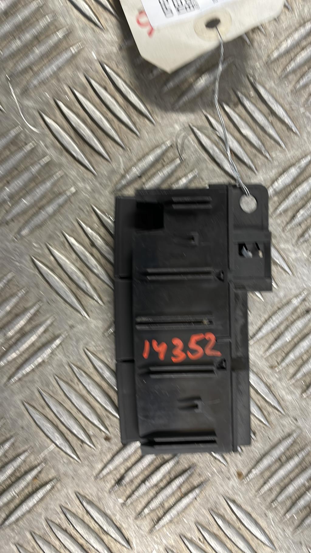 Bouton de warning OPEL MERIVA B PHASE 1 Diesel - 1