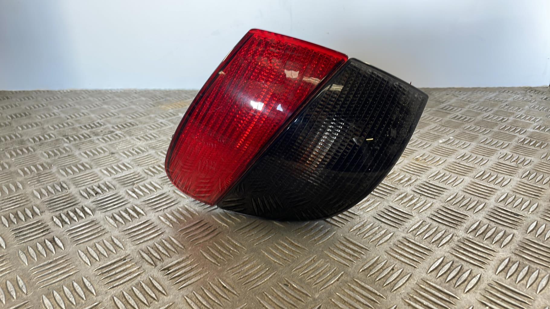 Fanale posteriore principale sinistro (luci) PEUGEOT 406 PHASE 2 BREAK Diésel - 1