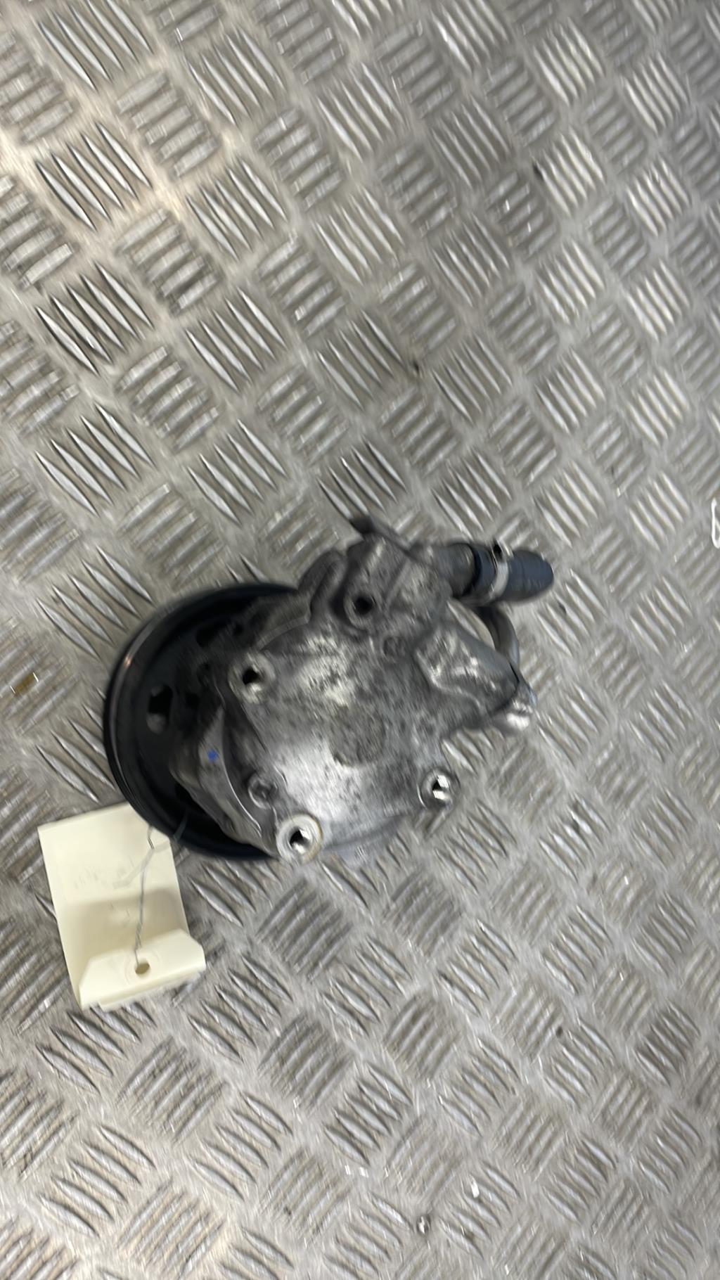 Pompe de direction AUDI A4 3 AVANT PHASE 1 BREAK Diesel - 1
