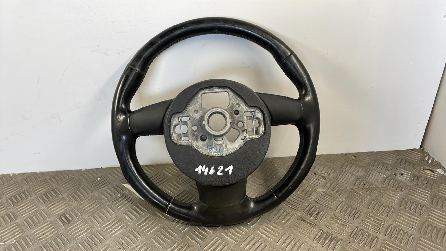 Volant AUDI A1 1 PHASE 1 Essence - 1