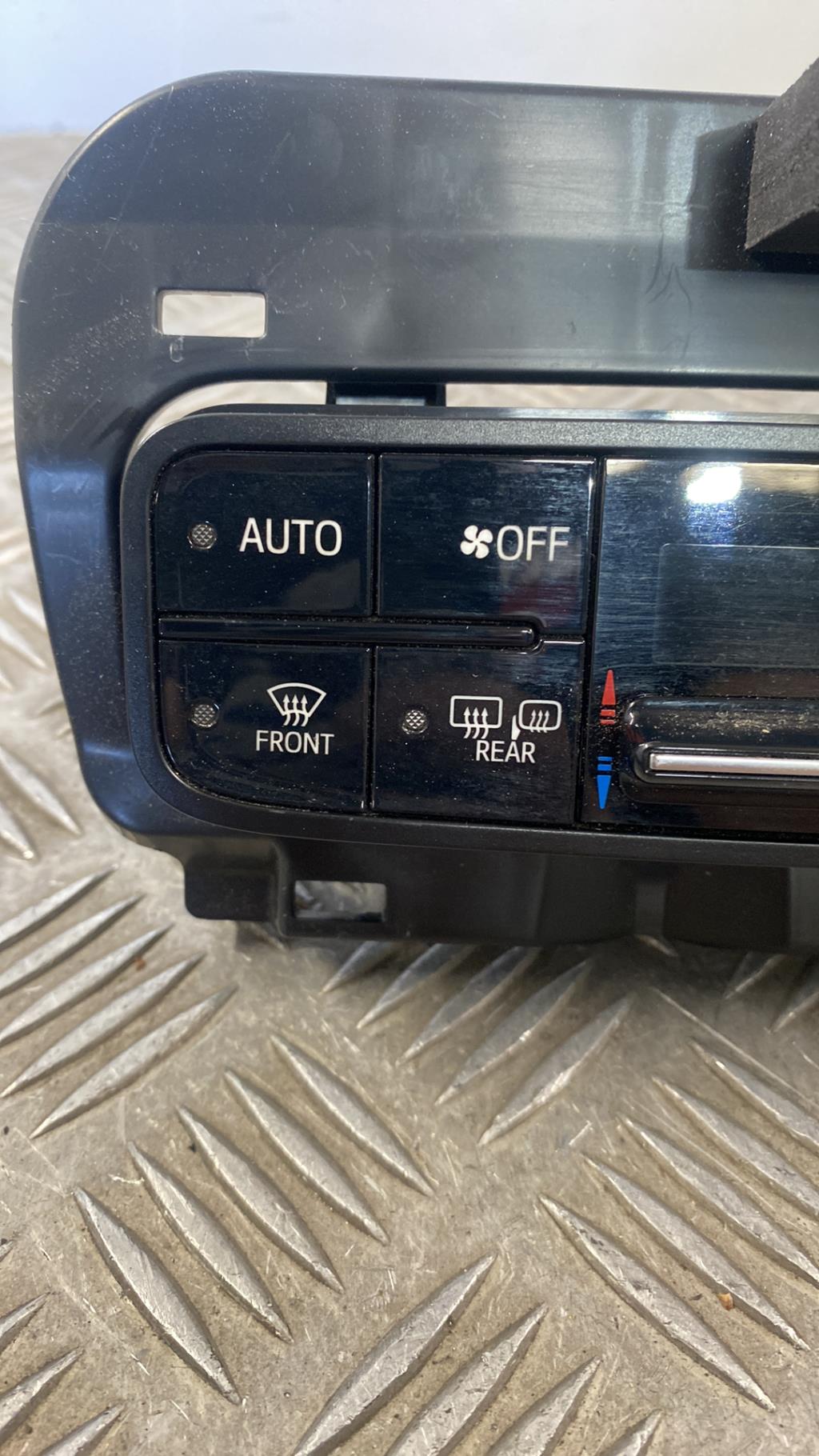 Commande chauffage TOYOTA AURIS 2 PHASE 2 Essence/Hybride - 1