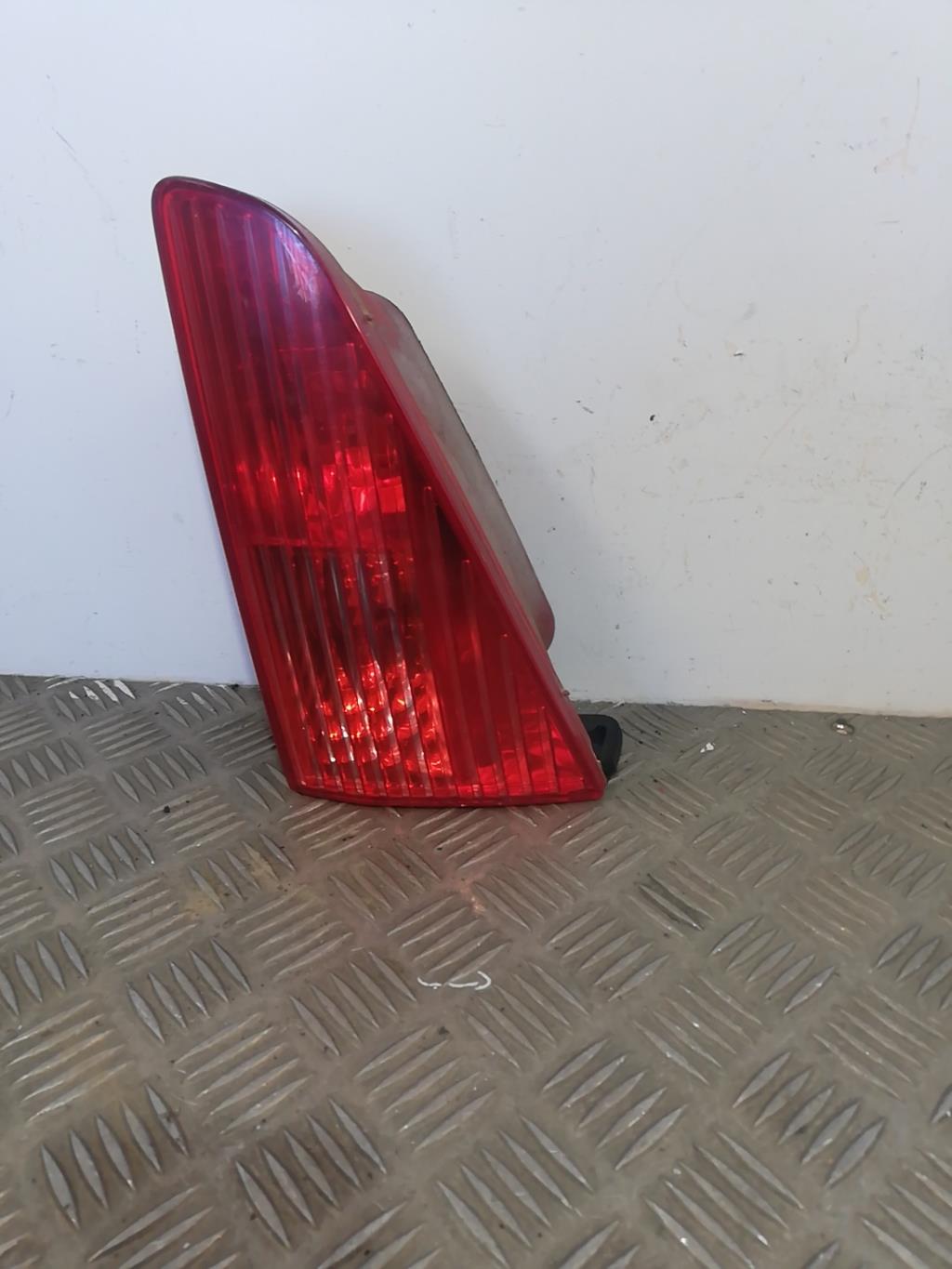 Feu arriere secondaire droit (feux) PEUGEOT 607 PHASE 1 Diesel - 1