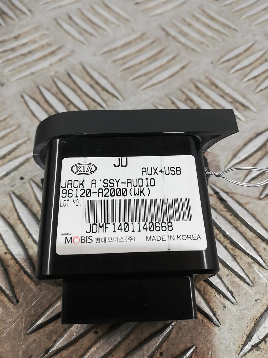 Presa porta USB KIA CEE-D 2 SPORT WAGON PHASE 1 BREAK Diésel - 1