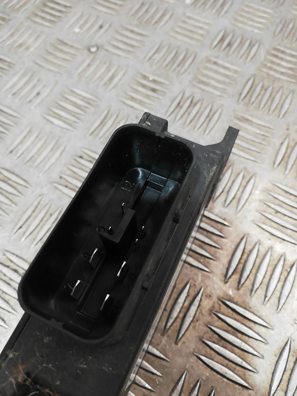 Stabilisateur module de tension  VOLKSWAGEN PASSAT 6 BREAK Diésel - 1