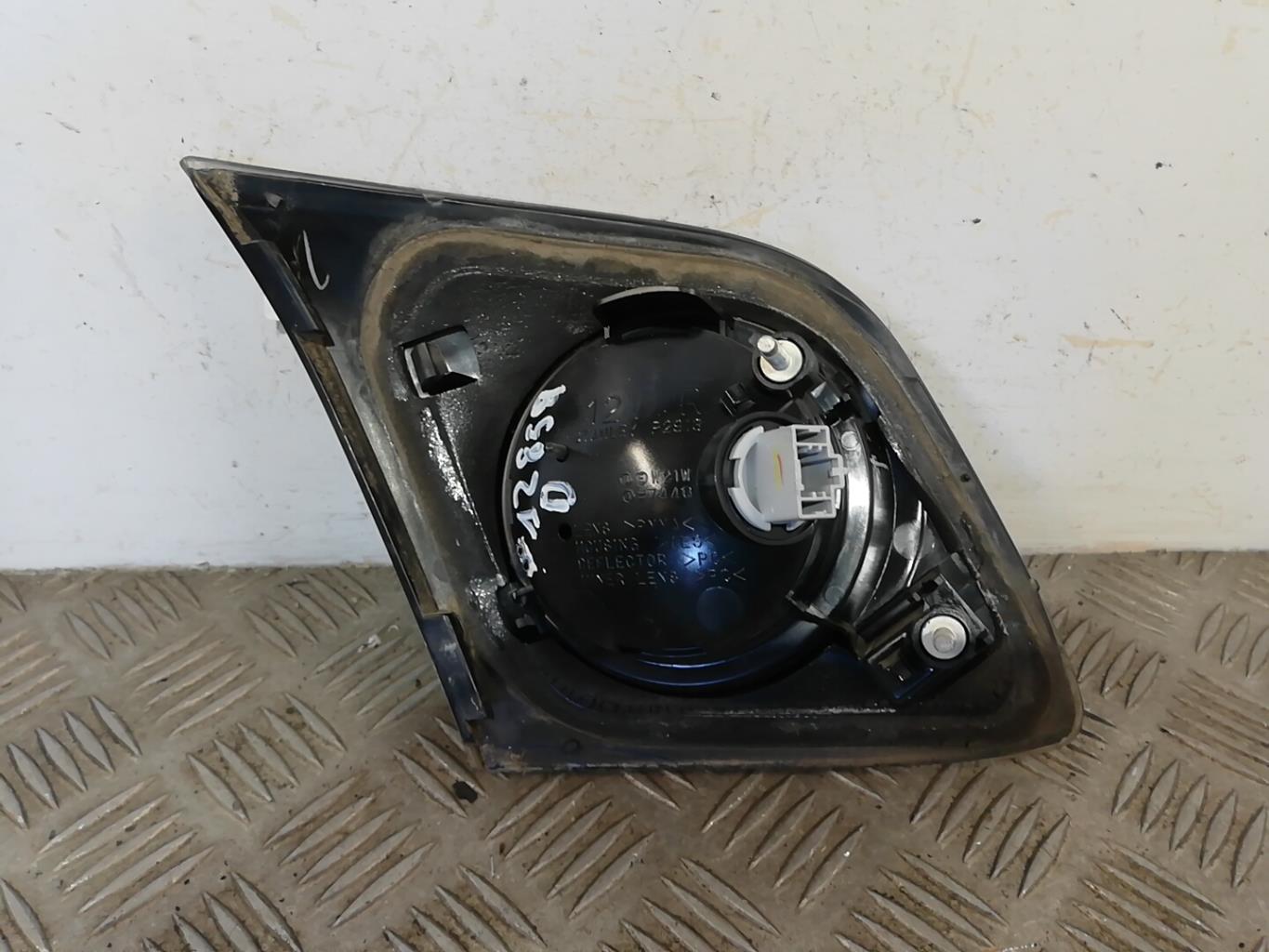Feu arriere secondaire droit (feux) MAZDA 3 1 PHASE 1 Diesel - 1