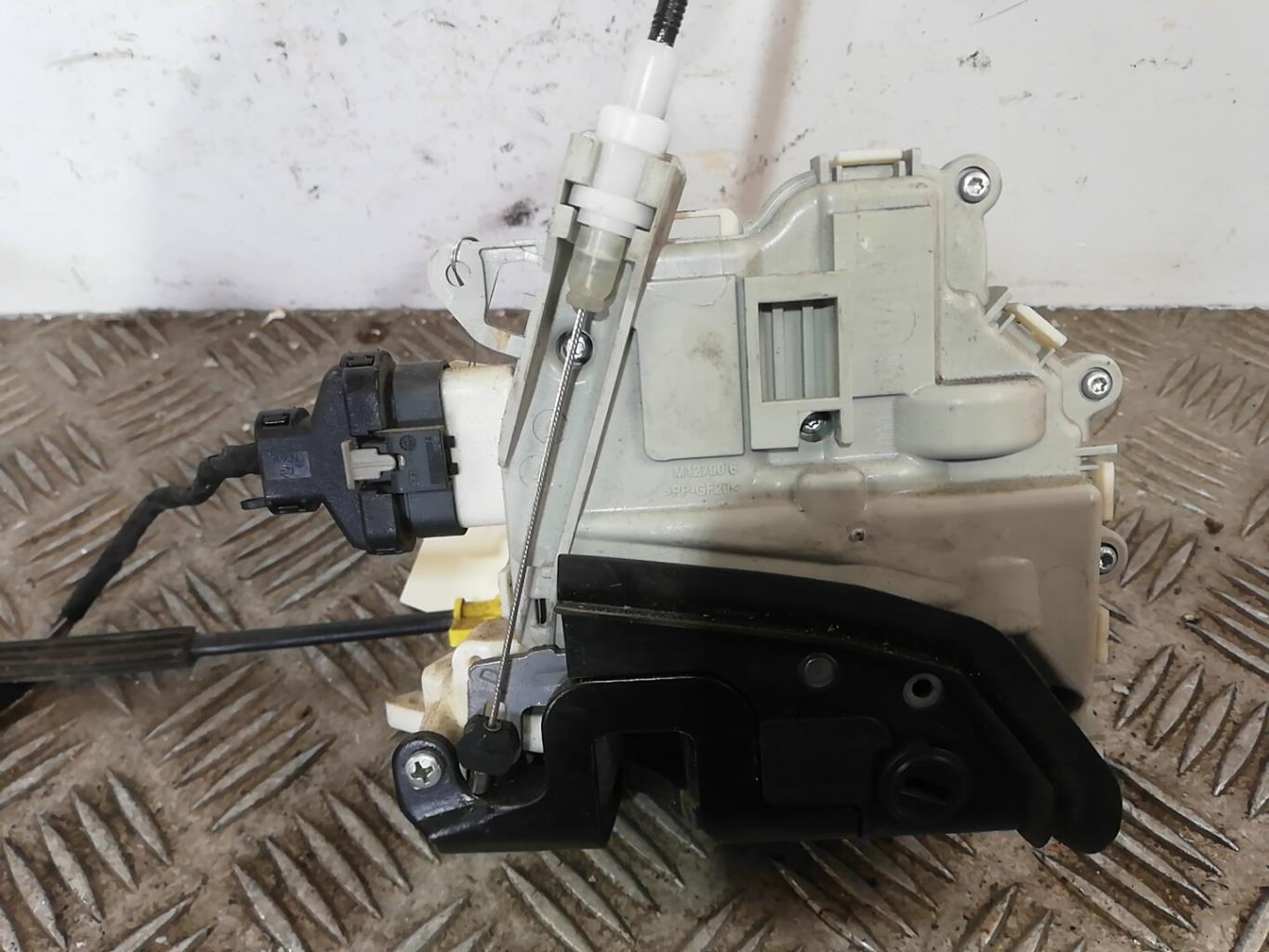 Fermeture centralisee arriere droit AUDI A4 3 AVANT PHASE 2 BREAK Diesel - 1