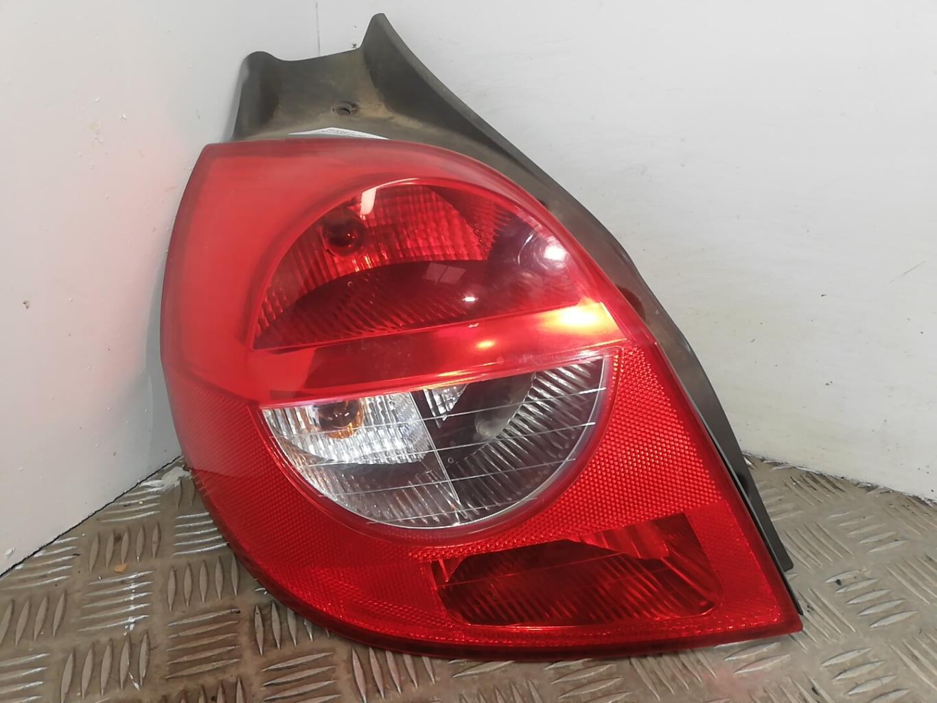 Fanale posteriore principale sinistro (luci) RENAULT CLIO 3 PHASE 1 Diésel - 1